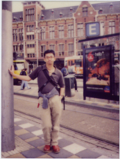 �A���X�̉w�O